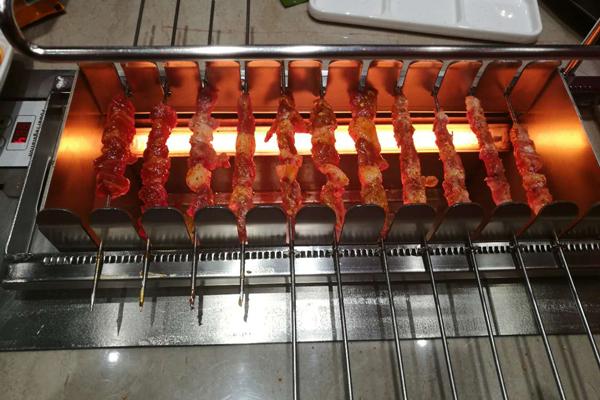 室內(nèi)全自動翻轉(zhuǎn)燒烤機(jī)的未來發(fā)展趨勢是什么樣的呢？